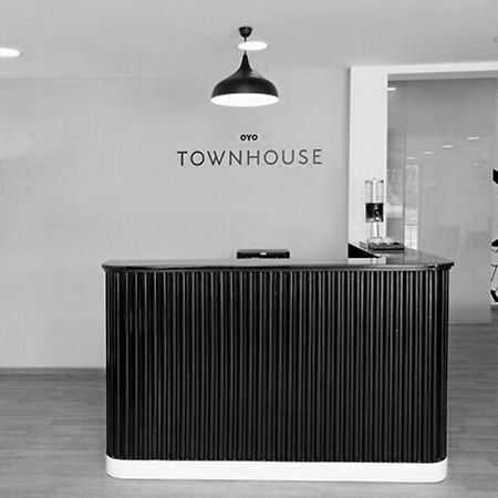 Oyo Townhouse 17 Huda City Center Near Leisure Valley Park Gurgaon Exterior foto